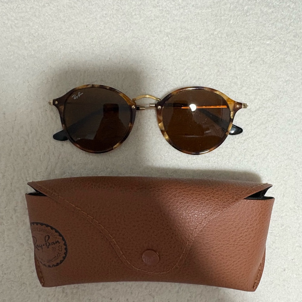 Ray-Ban Tortoise Shell Sunglasses with Brown Case